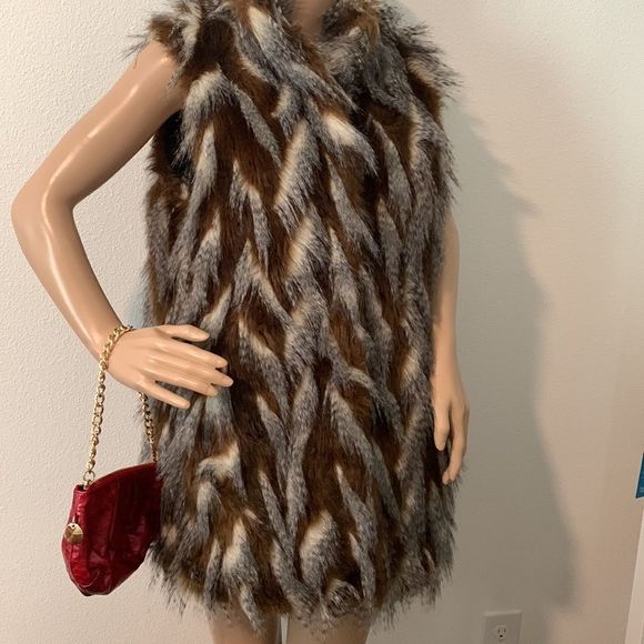 New, Romeo & Juliet couture Faux Fur Vest - Picture 1 of 11